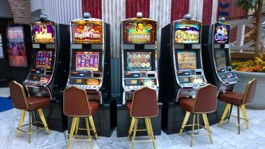 warden JILI slot game interface with payline display